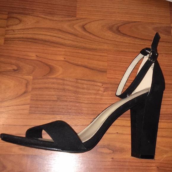 Black high heel - Picture 2 of 2